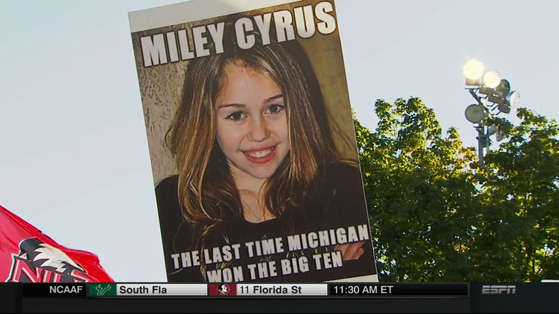 Illustration for article titled "I'm White": Your East Lansing College GameDay Sign Roundup